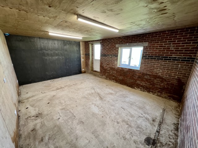 Storage to let near Buxton